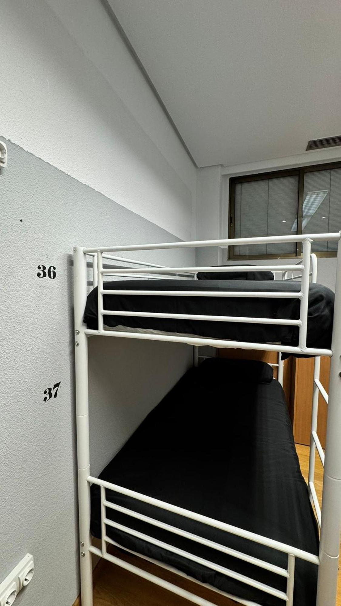 Hostel Puerta Del Angel มาดริด ภายนอก รูปภาพ