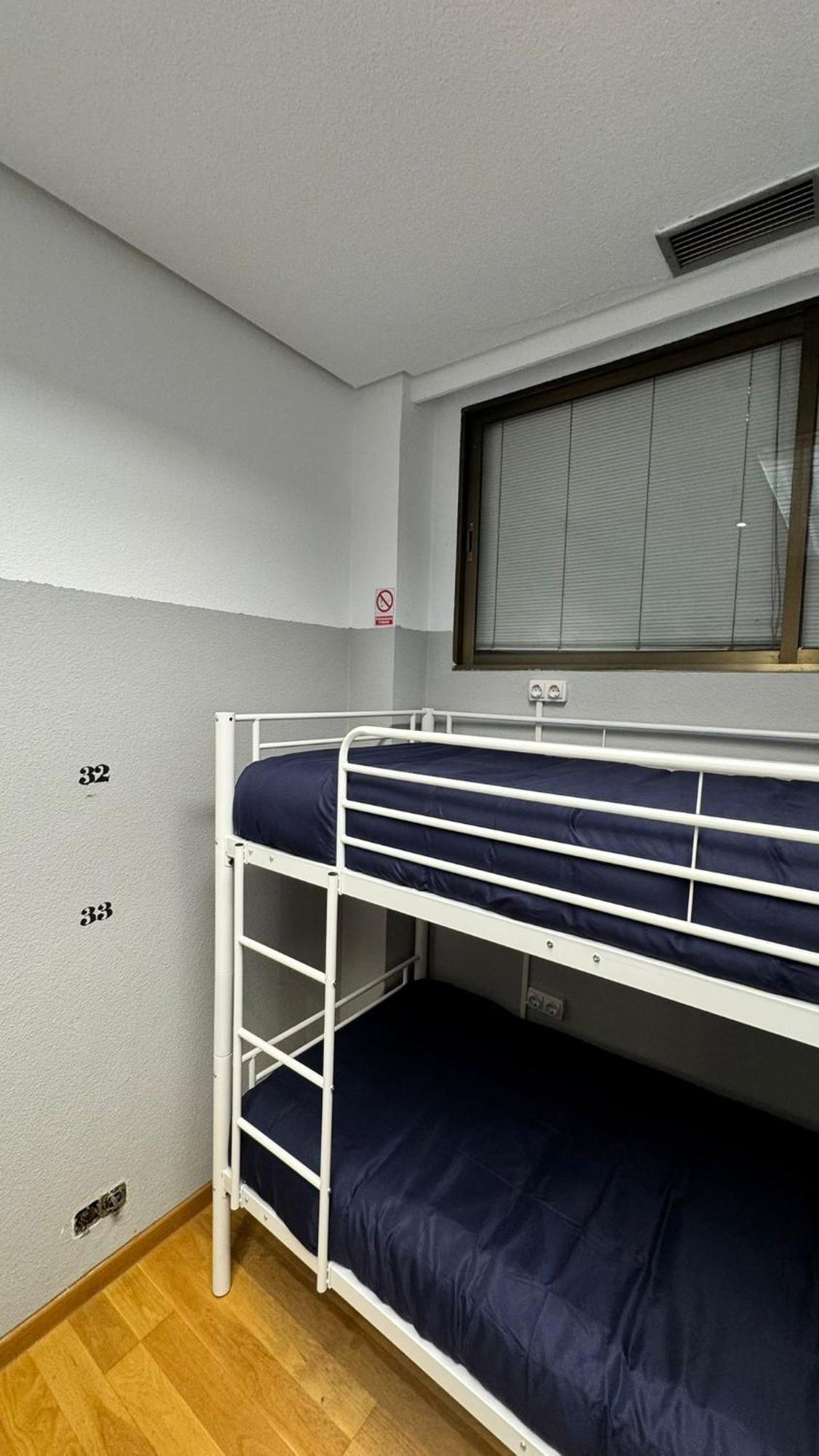 Hostel Puerta Del Angel มาดริด ภายนอก รูปภาพ