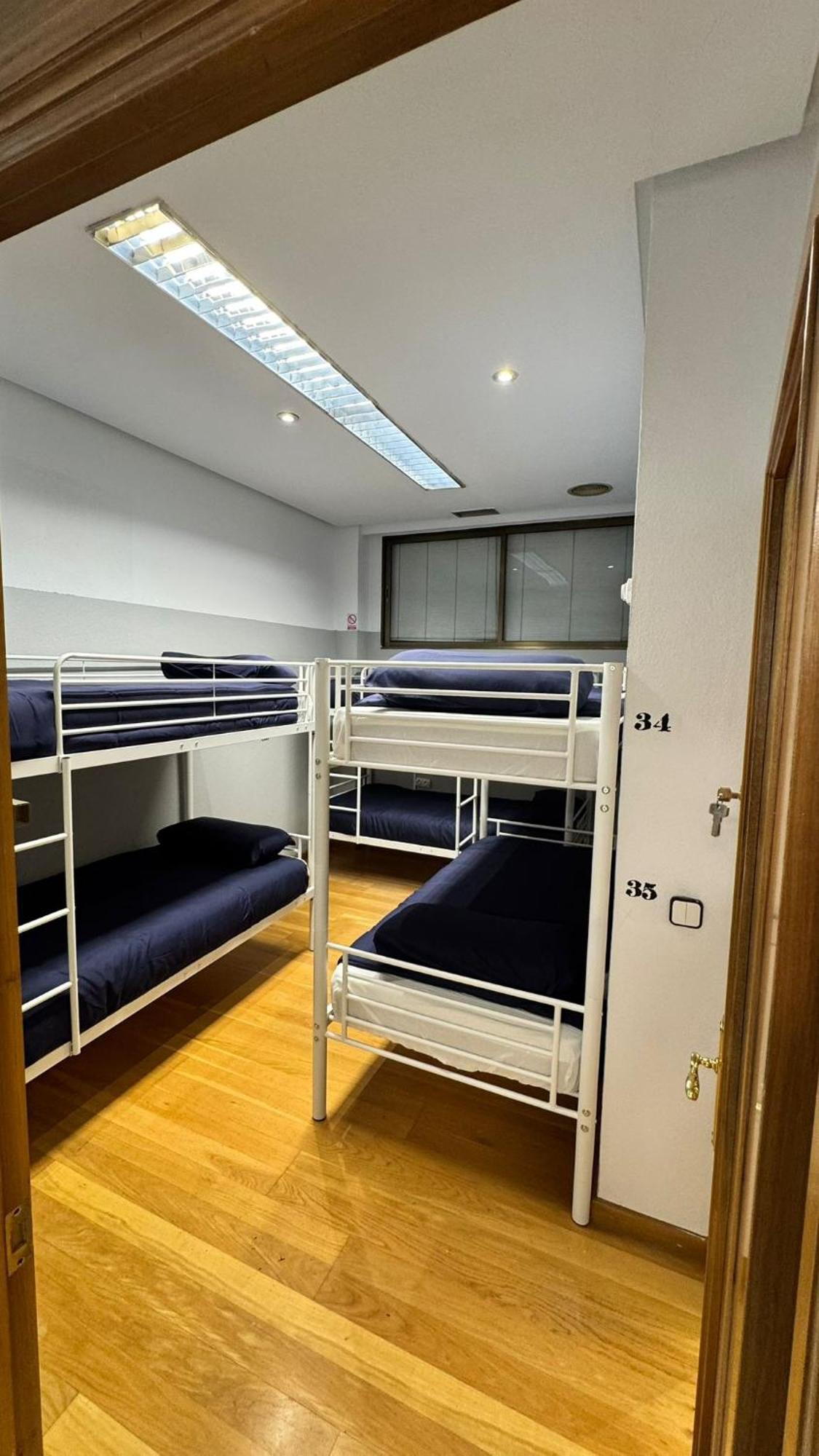 Hostel Puerta Del Angel มาดริด ภายนอก รูปภาพ
