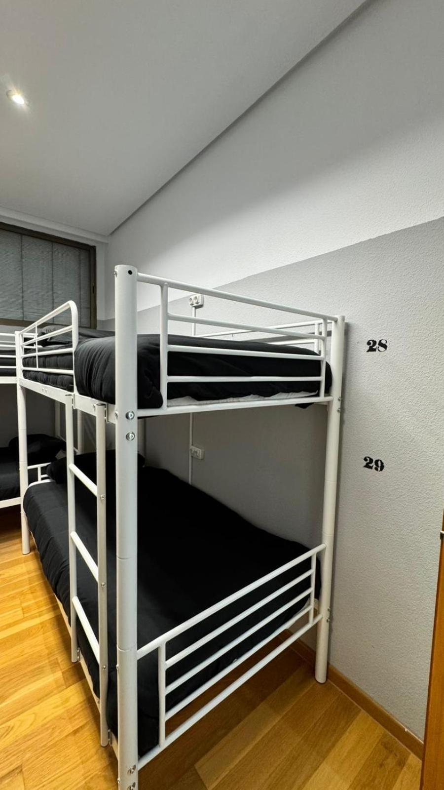 Hostel Puerta Del Angel มาดริด ภายนอก รูปภาพ
