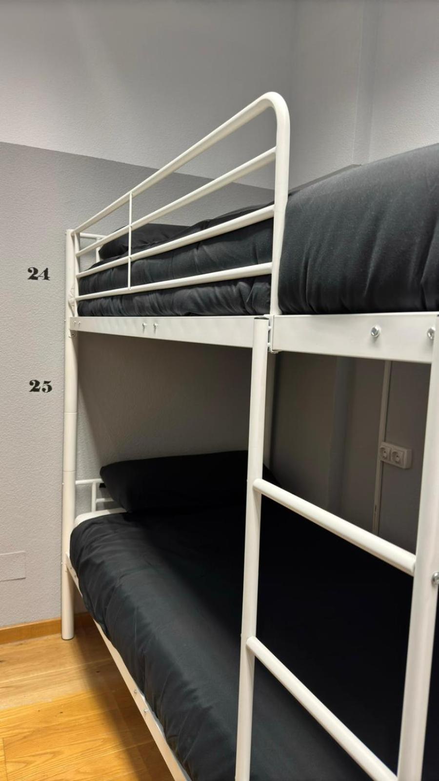Hostel Puerta Del Angel มาดริด ภายนอก รูปภาพ