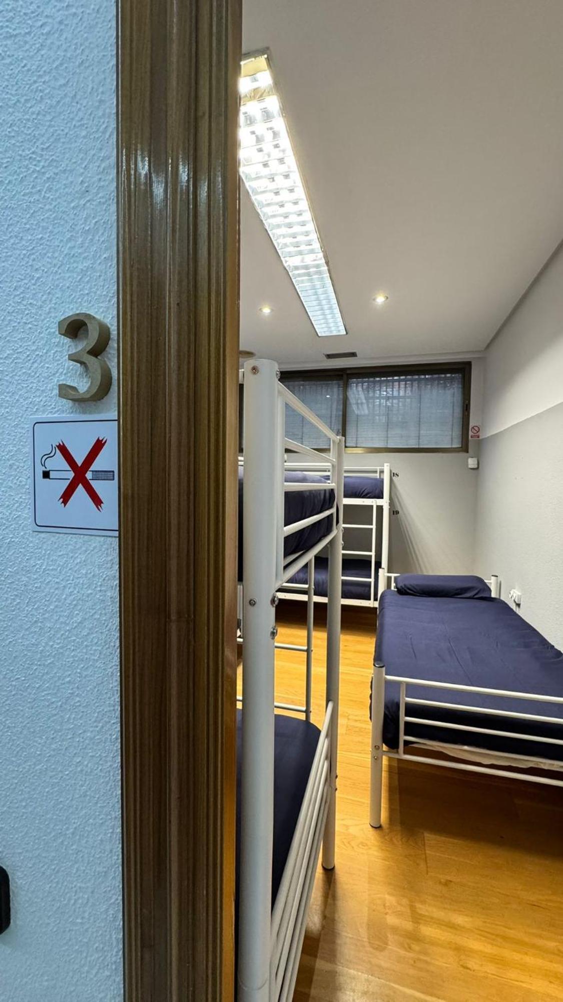 Hostel Puerta Del Angel มาดริด ภายนอก รูปภาพ
