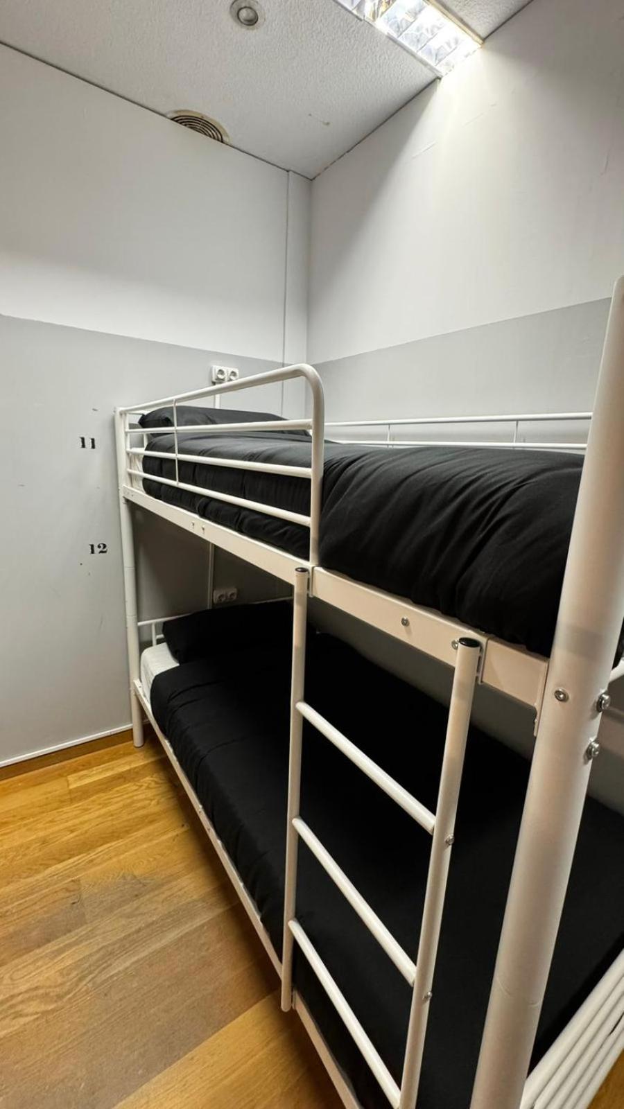 Hostel Puerta Del Angel มาดริด ภายนอก รูปภาพ