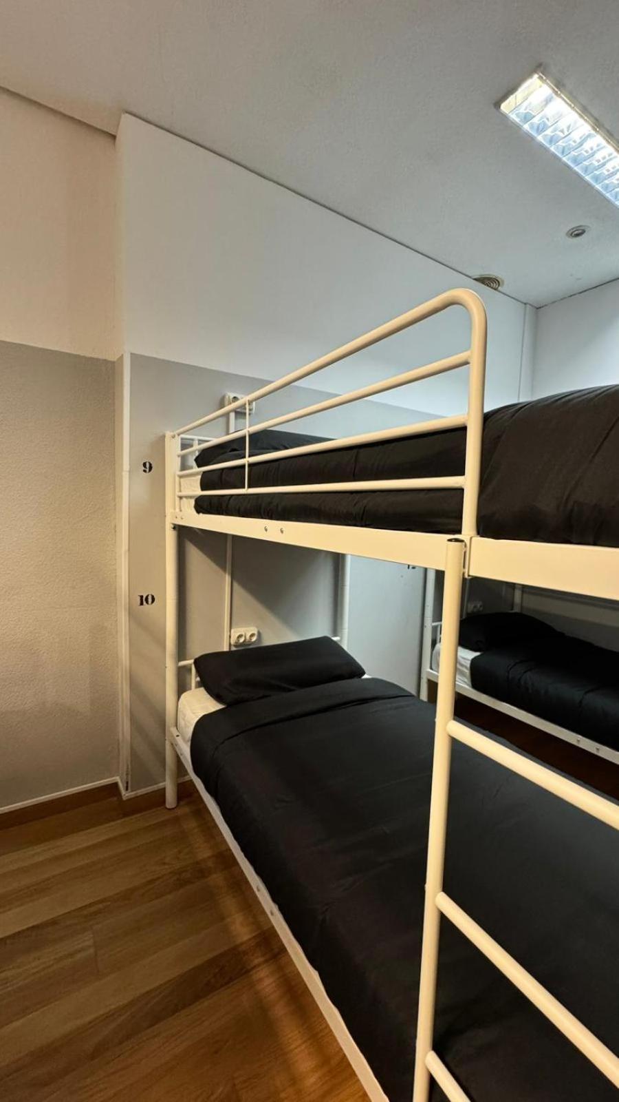 Hostel Puerta Del Angel มาดริด ภายนอก รูปภาพ