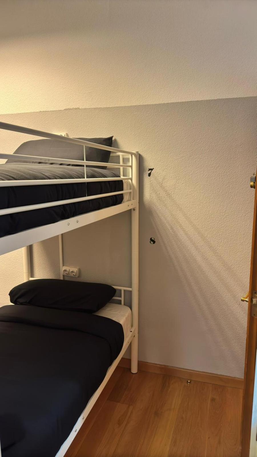 Hostel Puerta Del Angel มาดริด ภายนอก รูปภาพ