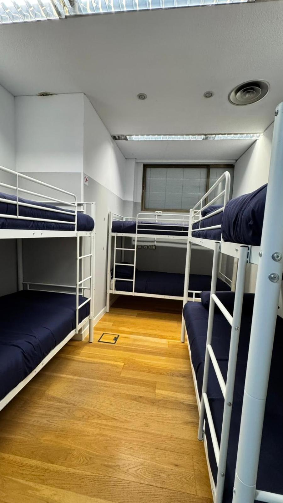 Hostel Puerta Del Angel มาดริด ภายนอก รูปภาพ