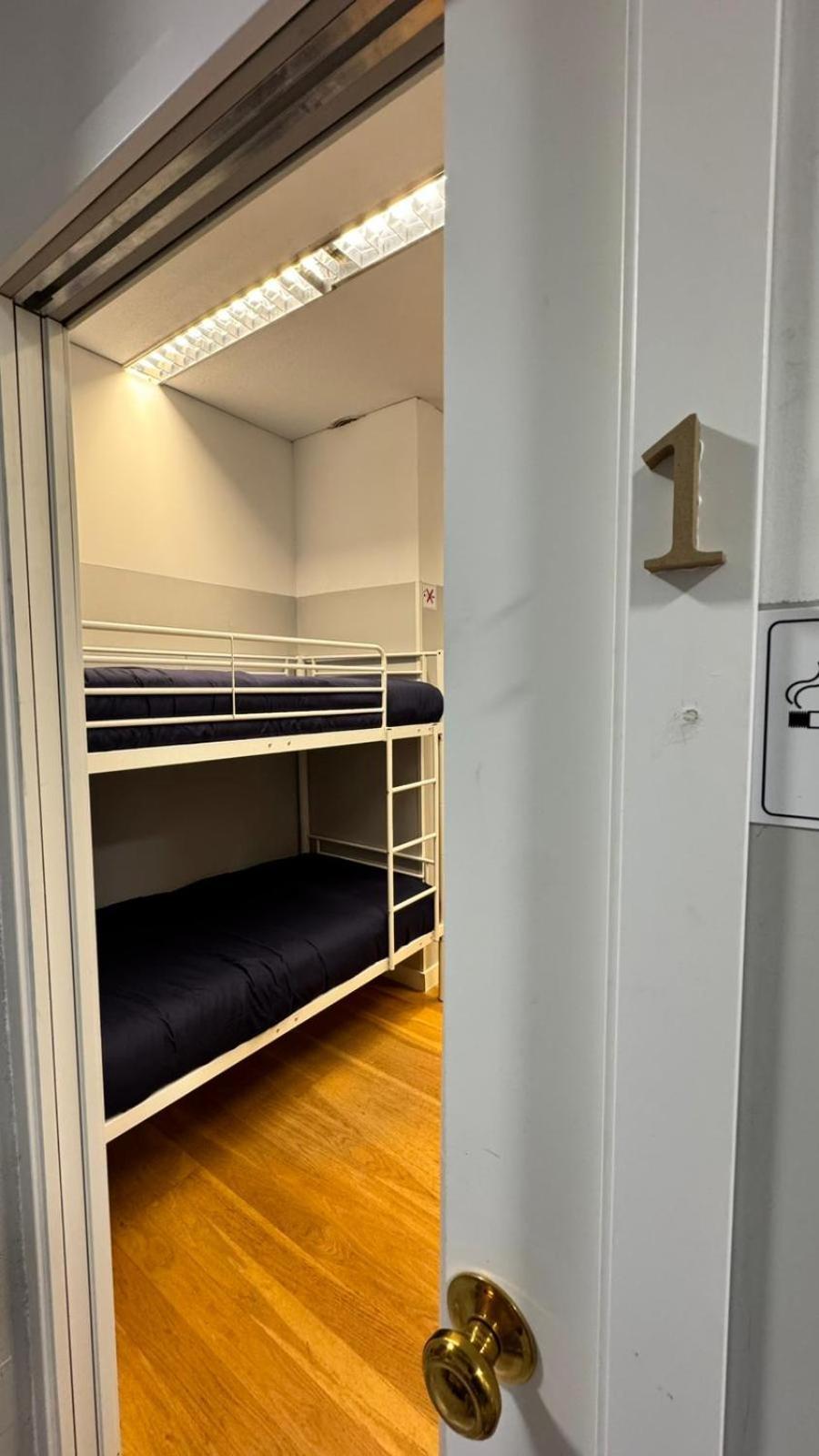 Hostel Puerta Del Angel มาดริด ภายนอก รูปภาพ