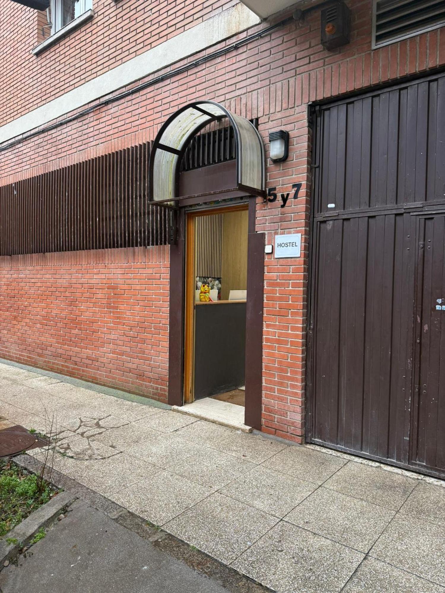 Hostel Puerta Del Angel มาดริด ภายนอก รูปภาพ