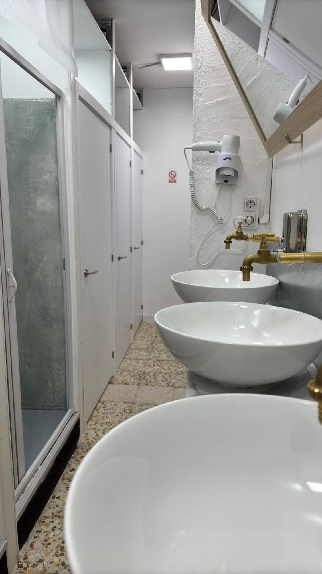 Hostel Puerta Del Angel มาดริด ภายนอก รูปภาพ